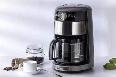 光影之间 用镜头捕捉Calasal咖啡机的设计美学与实用魅力